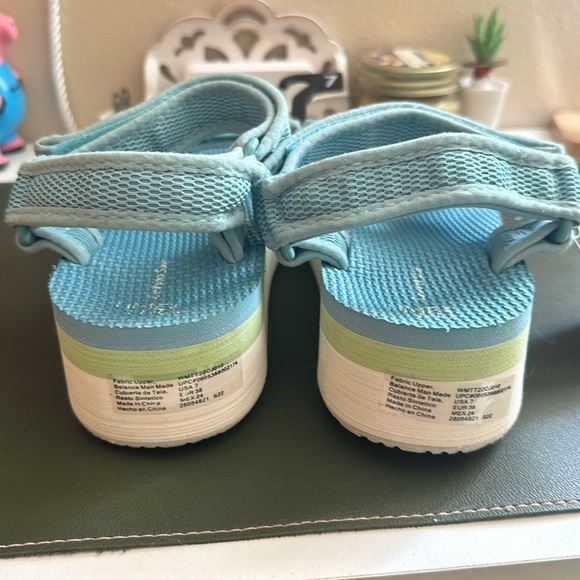 Time and Tru blue sandals - Picture 3 of 3